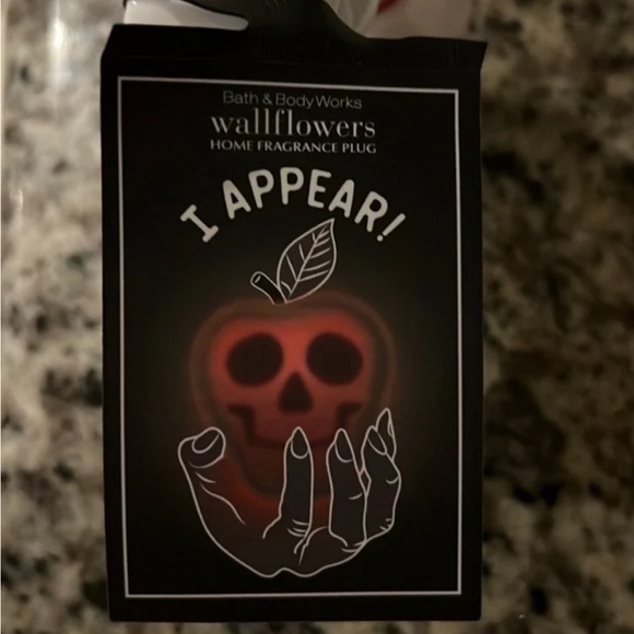 Bath & body works EVIL APPLE wallflower plug - Picture 5 of 5